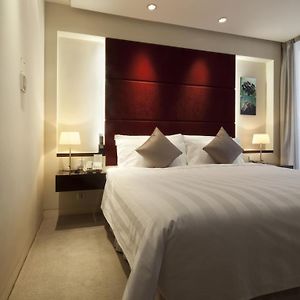 Deluxe King Suite
